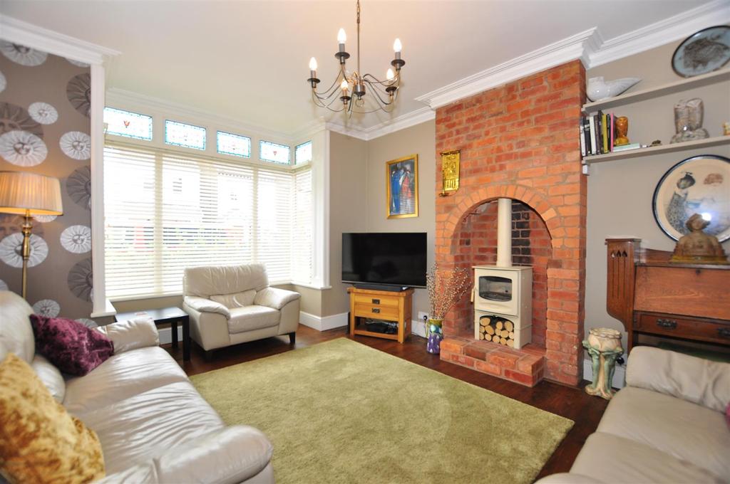Blackberry Lane, Halesowen 4 bed semidetached house £400,000