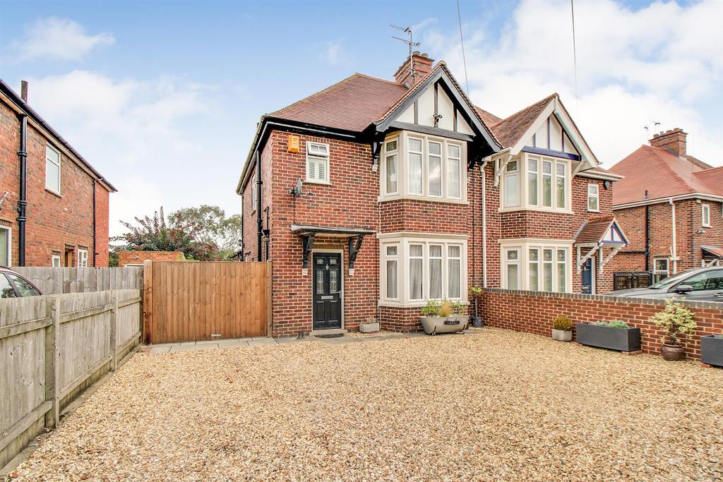 Estcourt Road, Gloucester 3 bed semidetached house £425,000