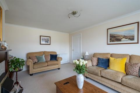6 Renfrew Place, Fort William, PH33 6UE