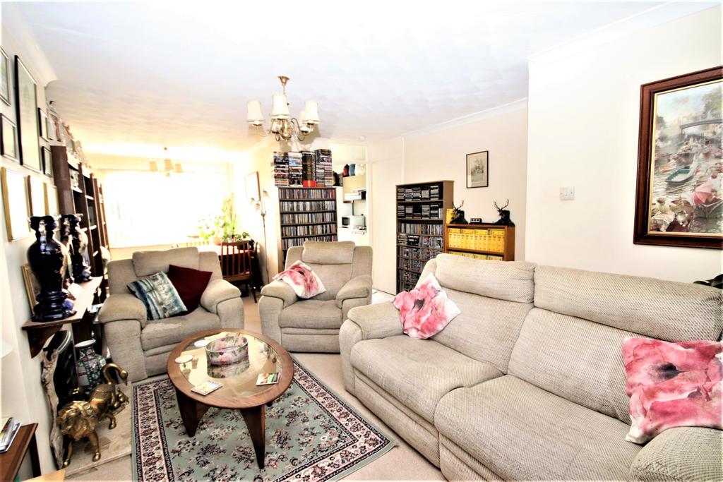 Wentworth Crescent, Maidenhead 3 bed terraced house £385,000