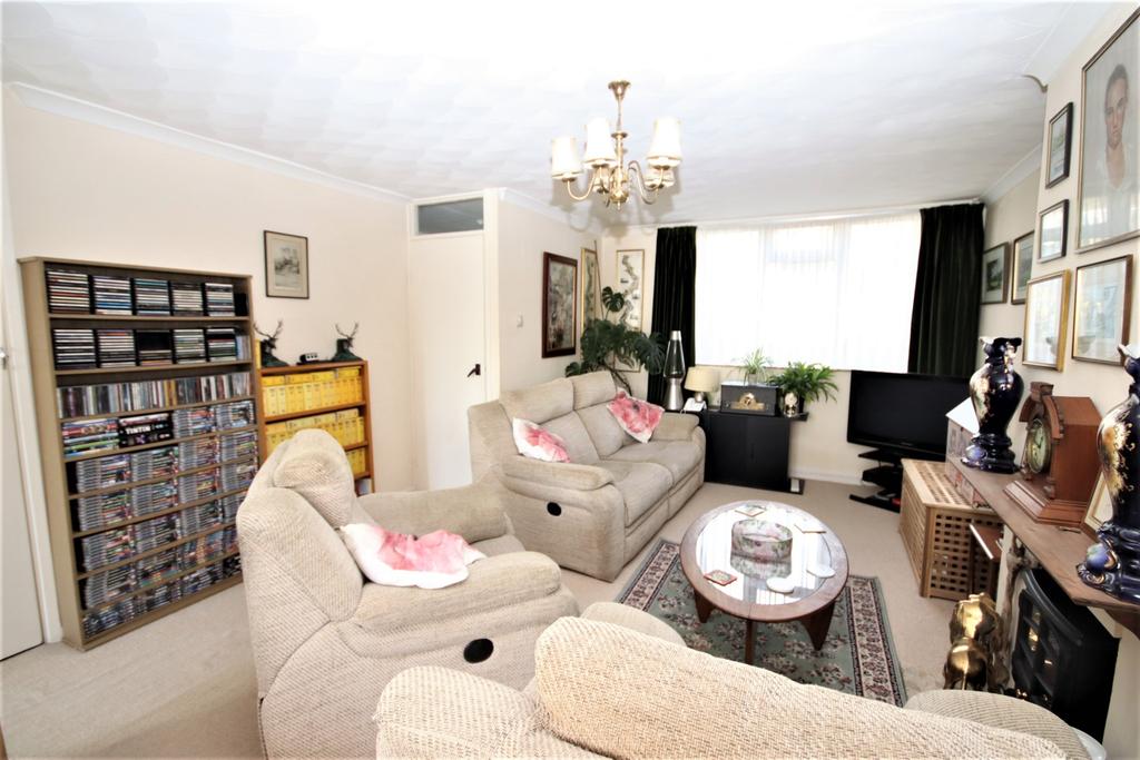 Wentworth Crescent, Maidenhead 3 bed terraced house £385,000