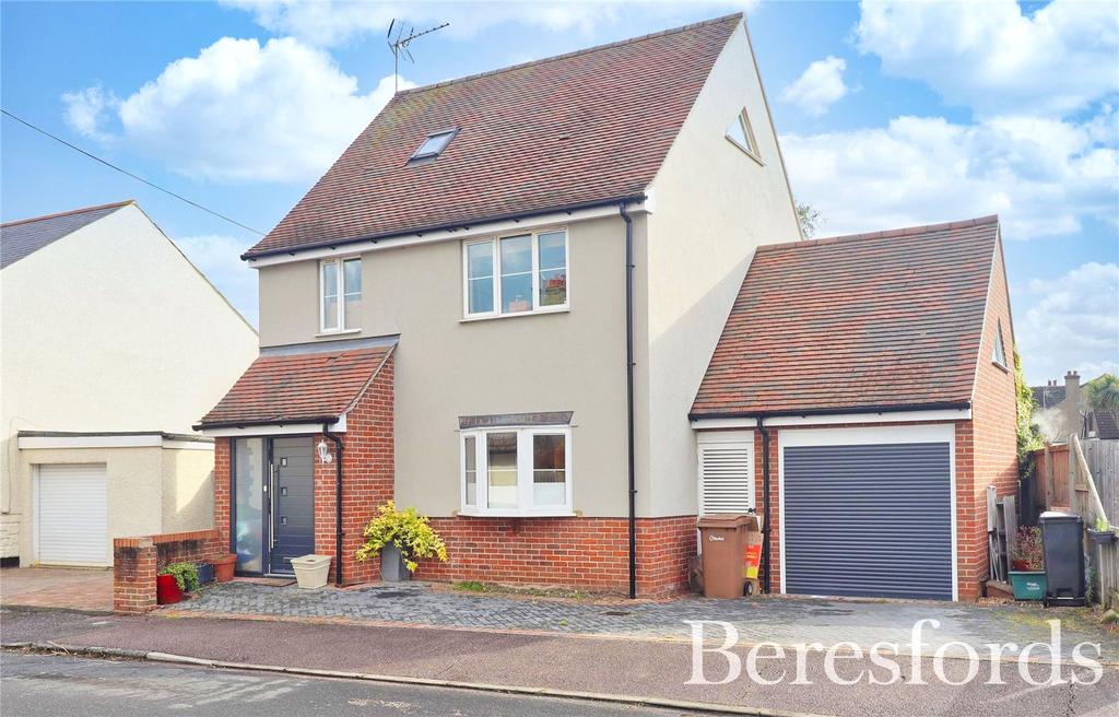 Goldlay Avenue, Chelmsford, CM2 3 bed detached house £585,000