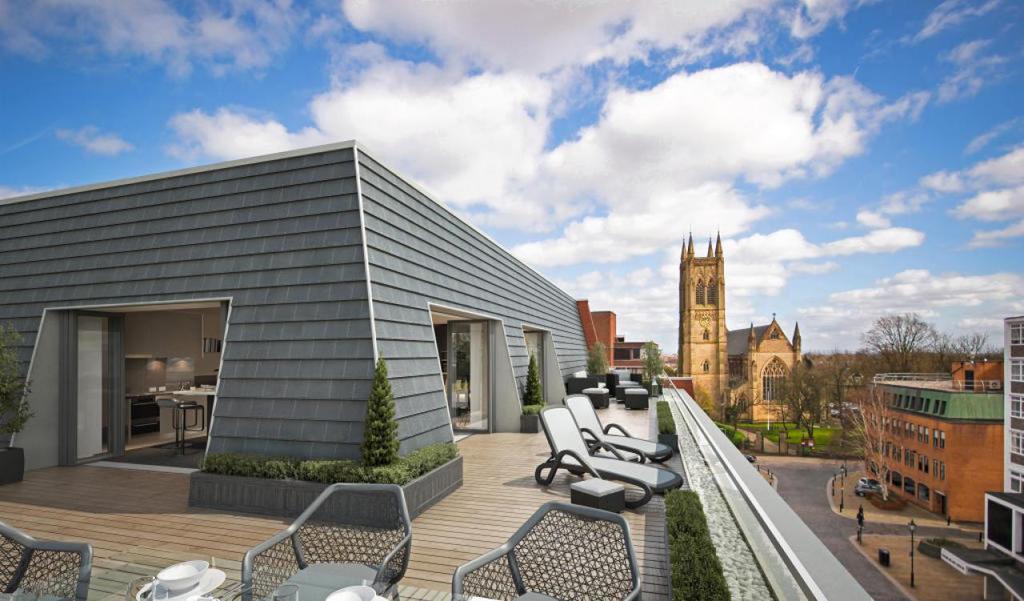 STONE CROSS HOUSE, Churchgate, Bolton, Greater Manchester, BL1 1 bed