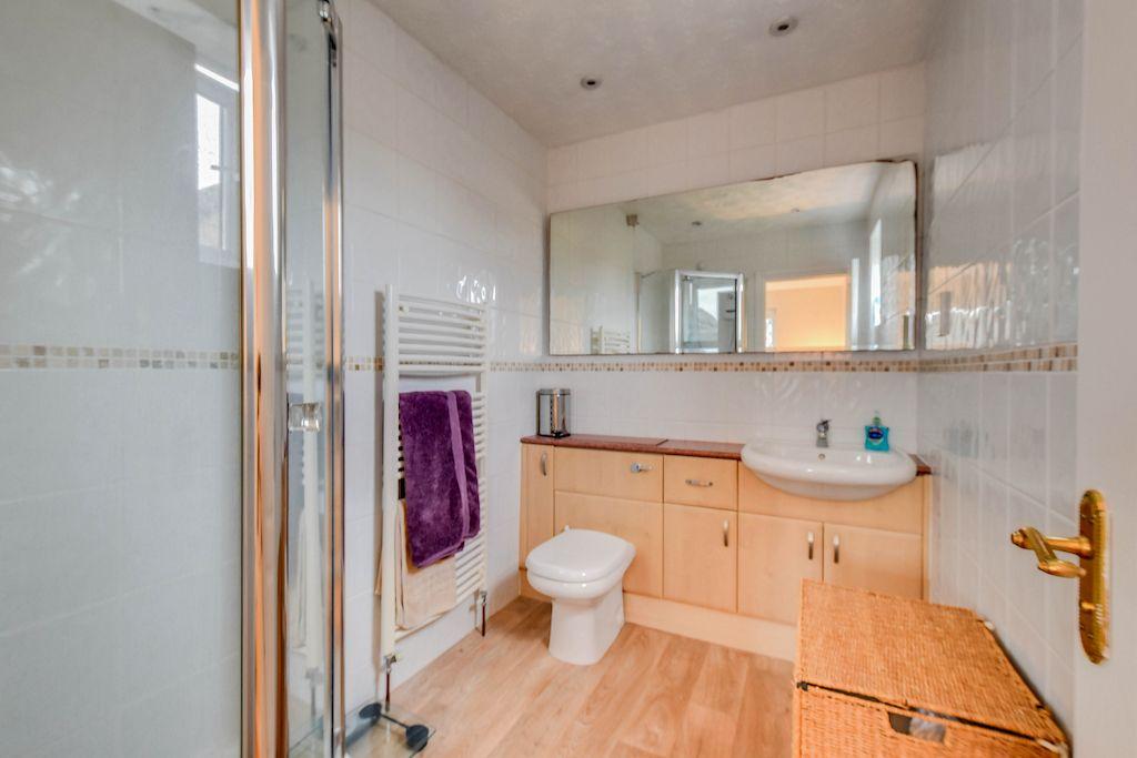 Ensuite to Bed 1