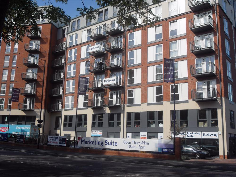 1 Bedroom Modern Apartment with Balcony