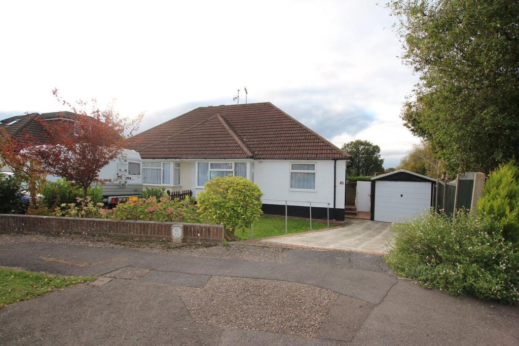Ringley Road, Horsham 2 bed semidetached house £1,300 pcm (£300 pw)