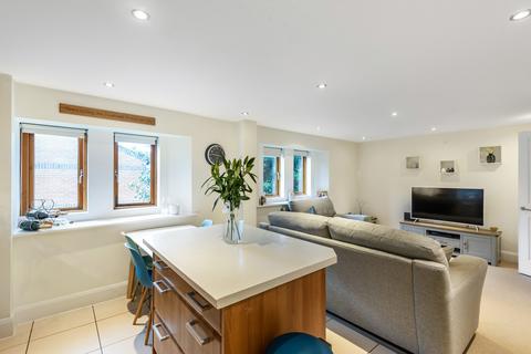 2 bedroom flat for sale, Sutton Gardens, Winchester, Hampshire, SO23