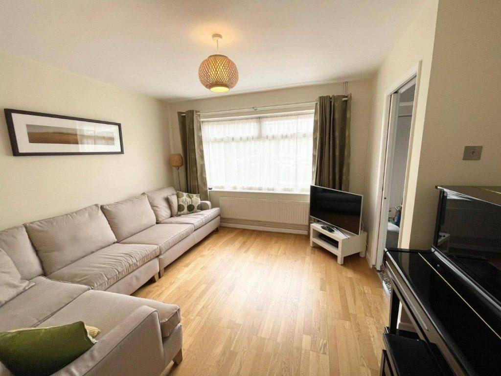 Sandgate,Swindon,SN3 4HJ 3 bed semidetached house £259,999