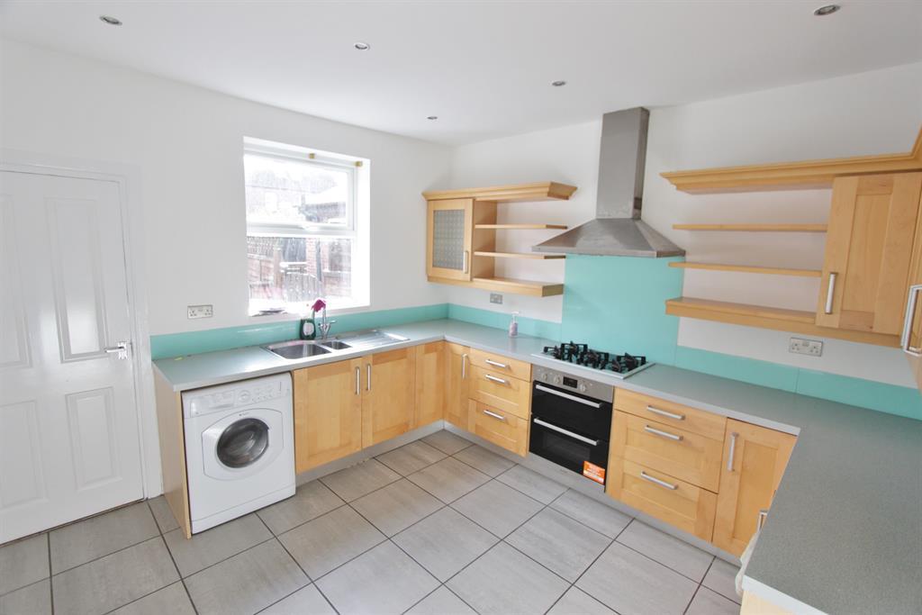 Nettleham Road, Sheffield, S8 8SX 2 bed terraced house £695 pcm (£160 pw)