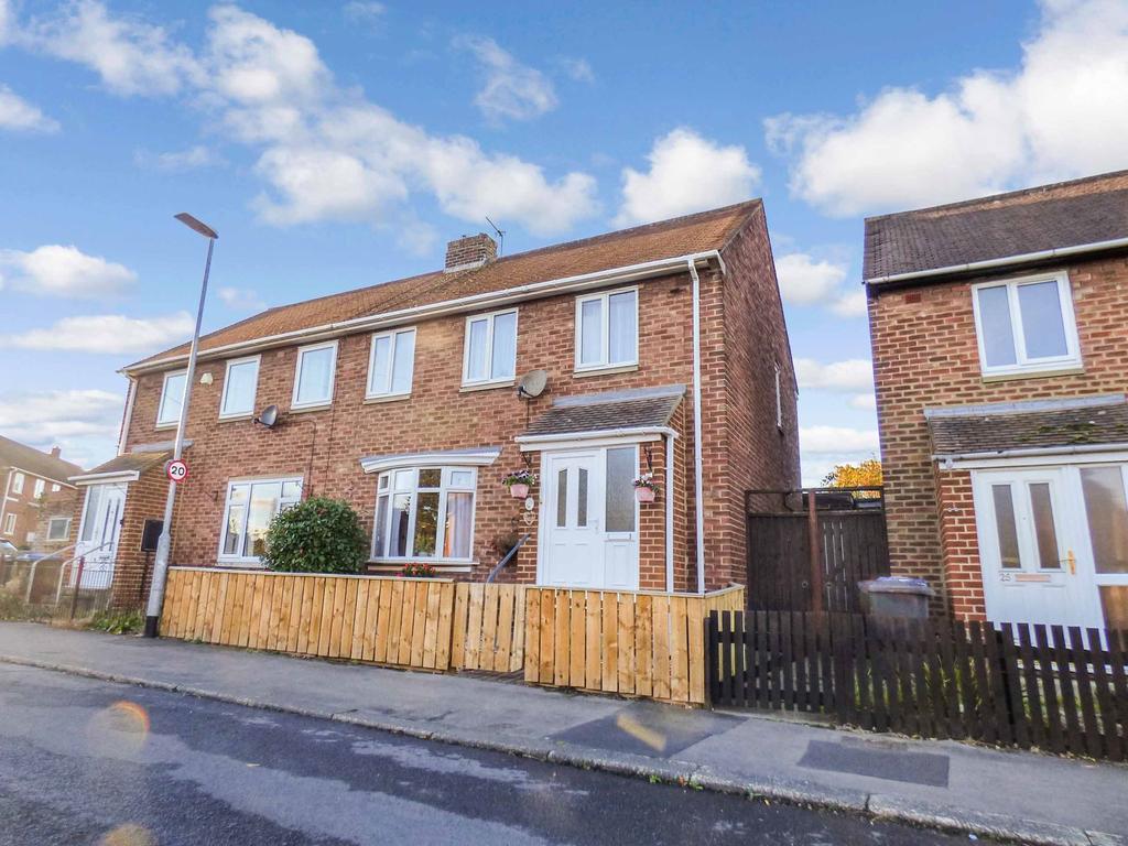 Newton Drive, Framwellgate Moor... 3 bed semidetached house £145,000