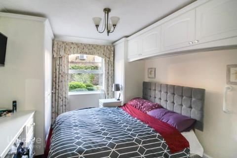 1 bedroom flat for sale - Hardaker Court, 319-323 Clifton Drive South, Lytham St. Annes, Lancashire, FY8 1HJ