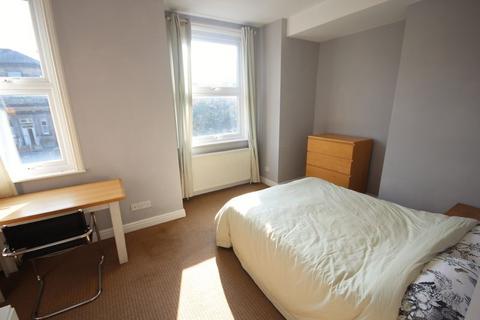 5 bedroom house to rent, Bennett Road, Leeds