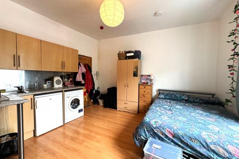 Studio to rent, Hornsey Road, Archway