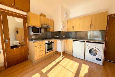 Studio to rent, Hornsey Road, Archway