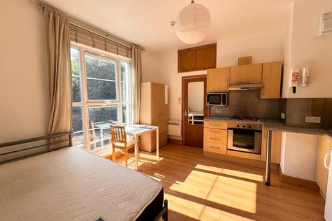 Studio to rent, Hornsey Road, Archway