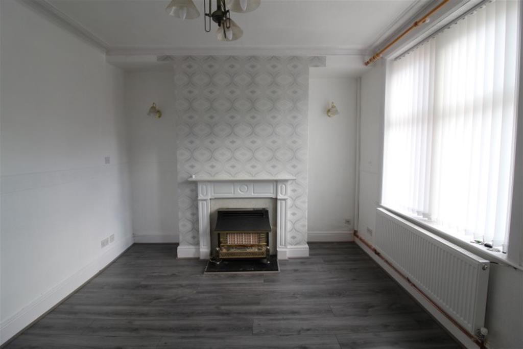 Woodhall Avenue, Thornbury, BD3 7BY 2 bed terraced house £525 pcm (£