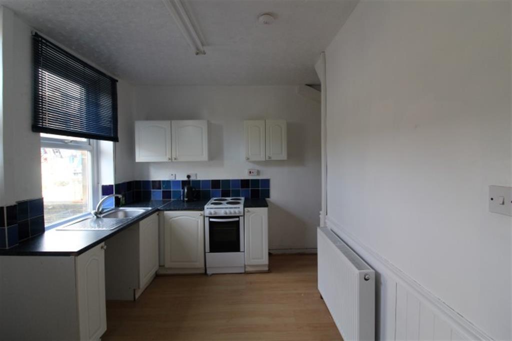 Woodhall Avenue, Thornbury, BD3 7BY 2 bed terraced house £525 pcm (£