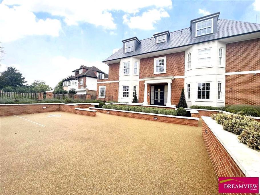 TENTERDEN GROVE, LONDON, NW4 2 bed apartment to rent £2,750 pcm (£635 pw)