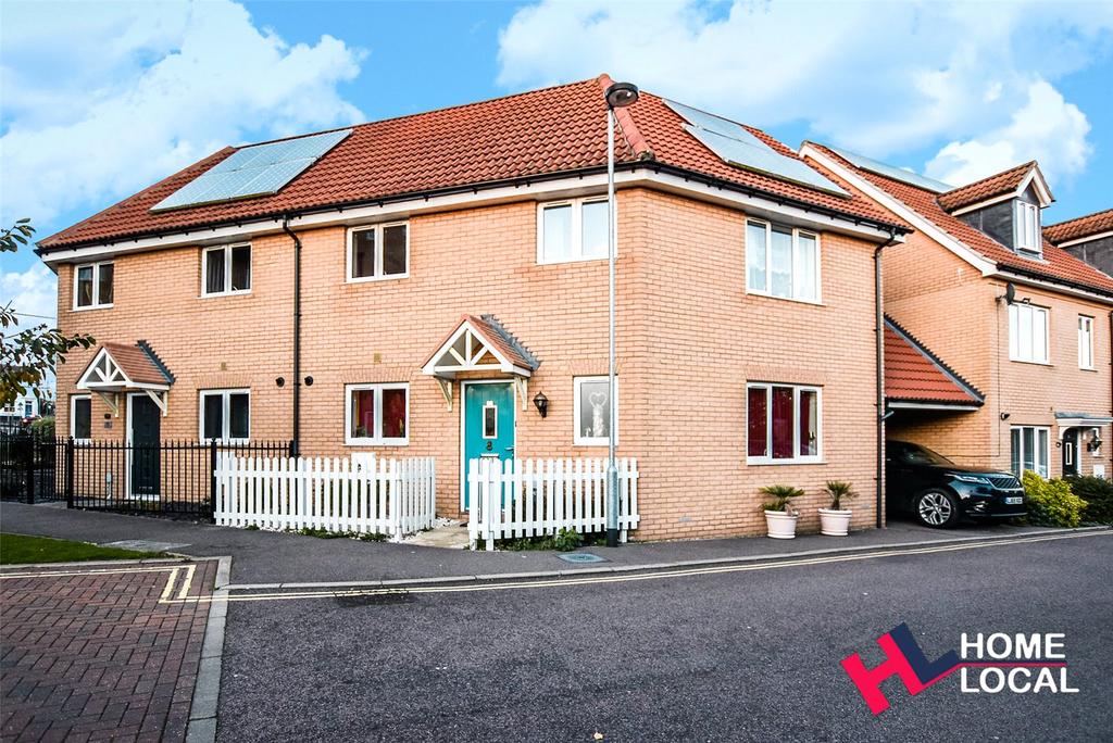 Thomas Way, Braintree, Essex, CM7 3 bed semidetached house £300,000