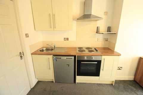 Studio to rent, Lower Broughton Road, Salford