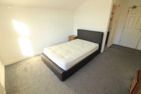 Studio to rent, Lower Broughton Road, Salford