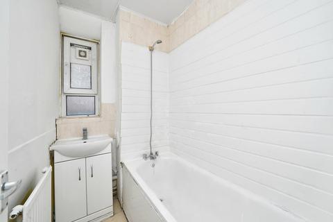 Flat 10, Chagford House Talwin Street, London, E3 3NP