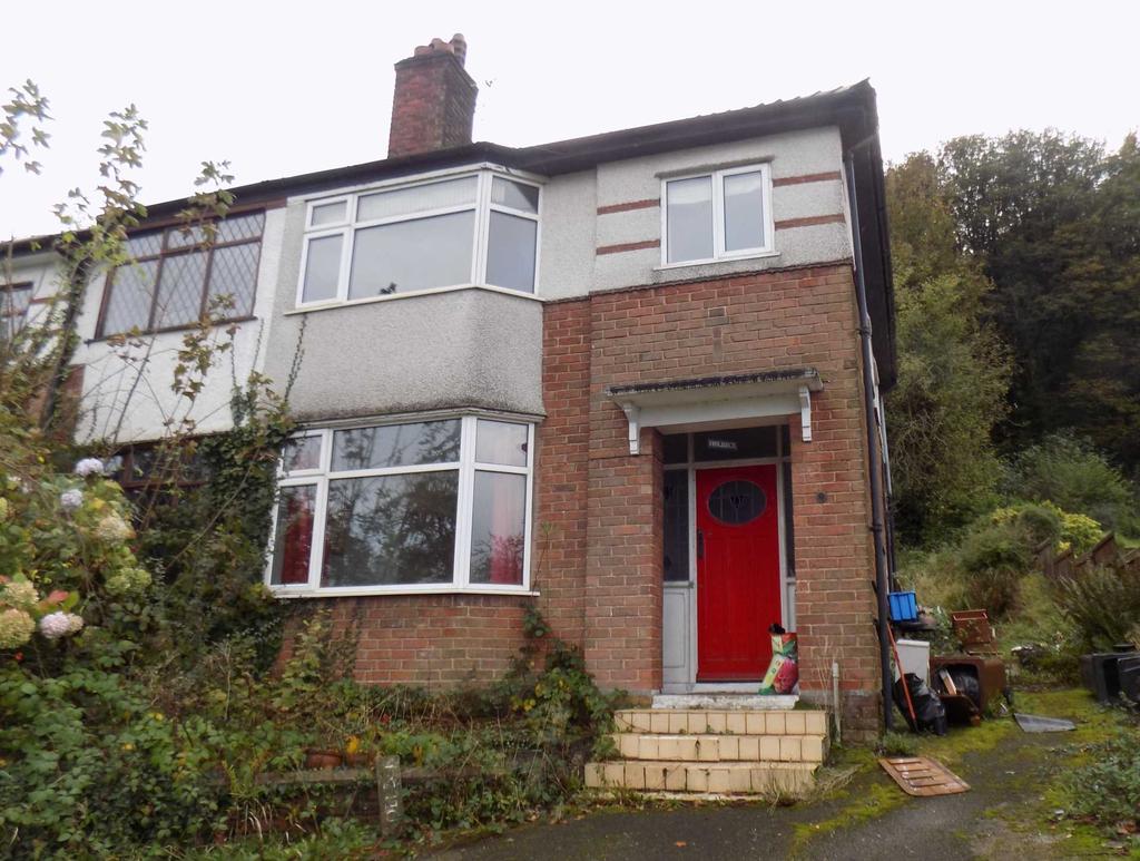 Fron Park Road, Holywell, CH8 7UT. 3 bed semidetached house £175,000