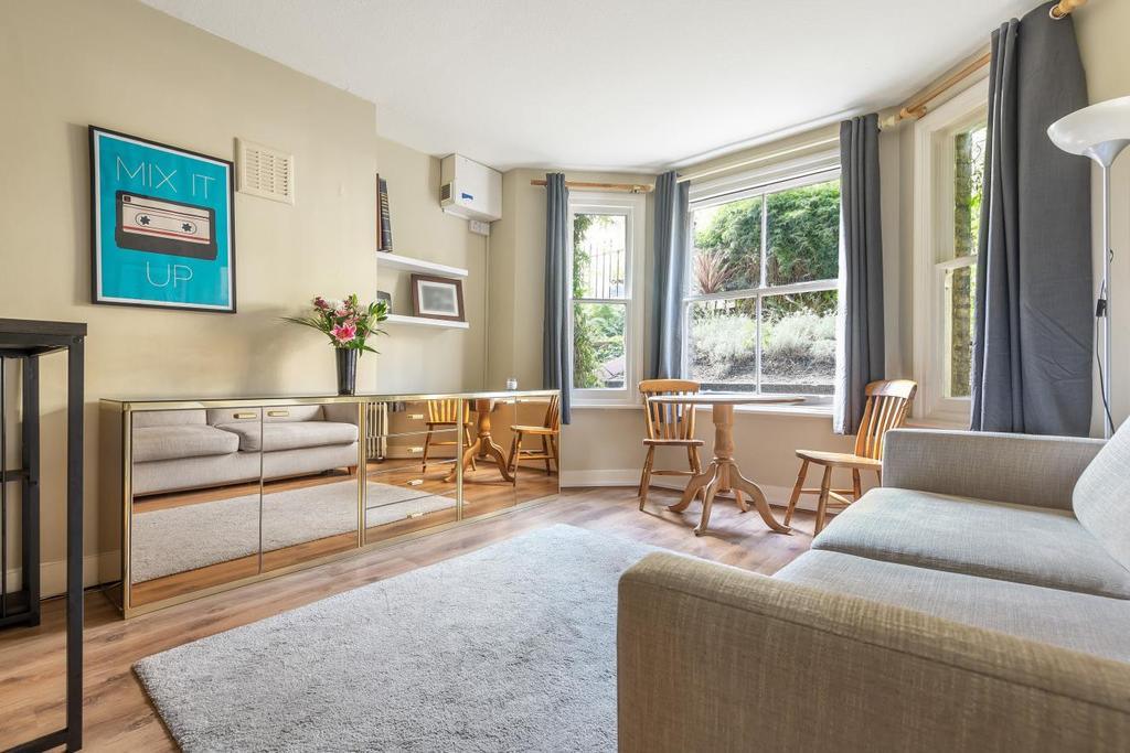 Victoria Rise, Clapham 2 bed flat £550,000