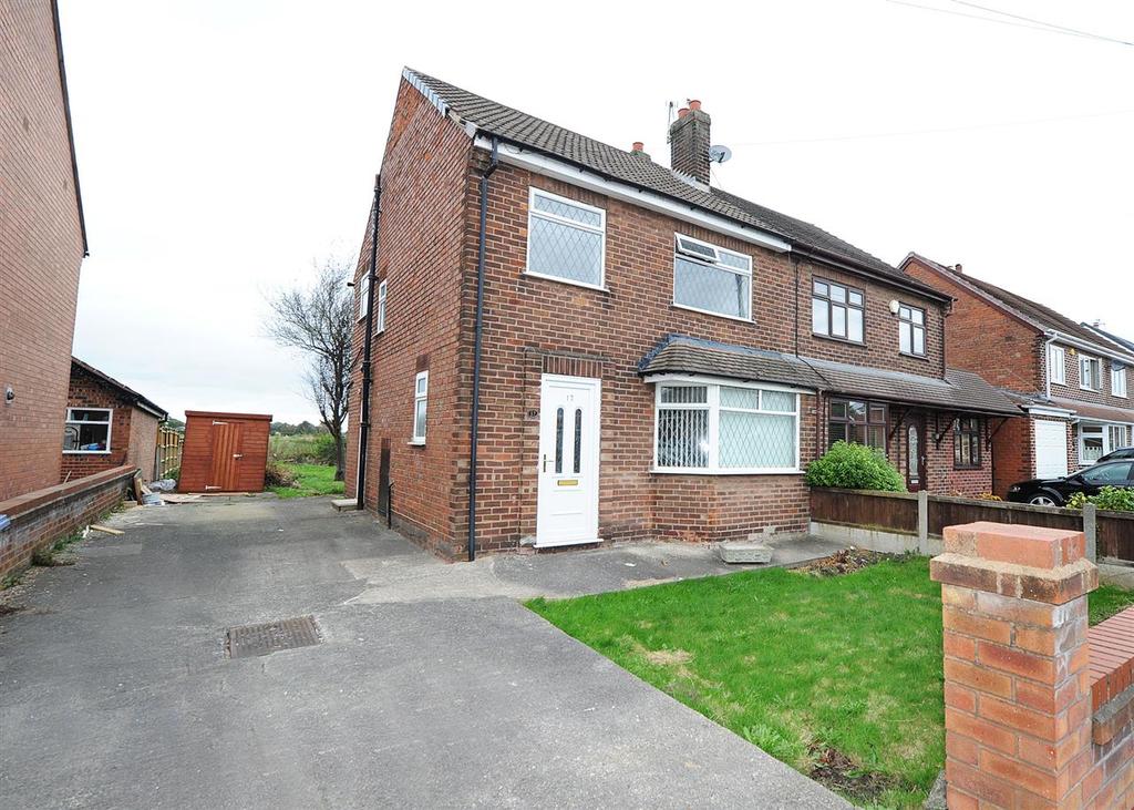 17 Rose Avenue, Irlam M44 6AQ 3 bed semidetached house £900 pcm (£