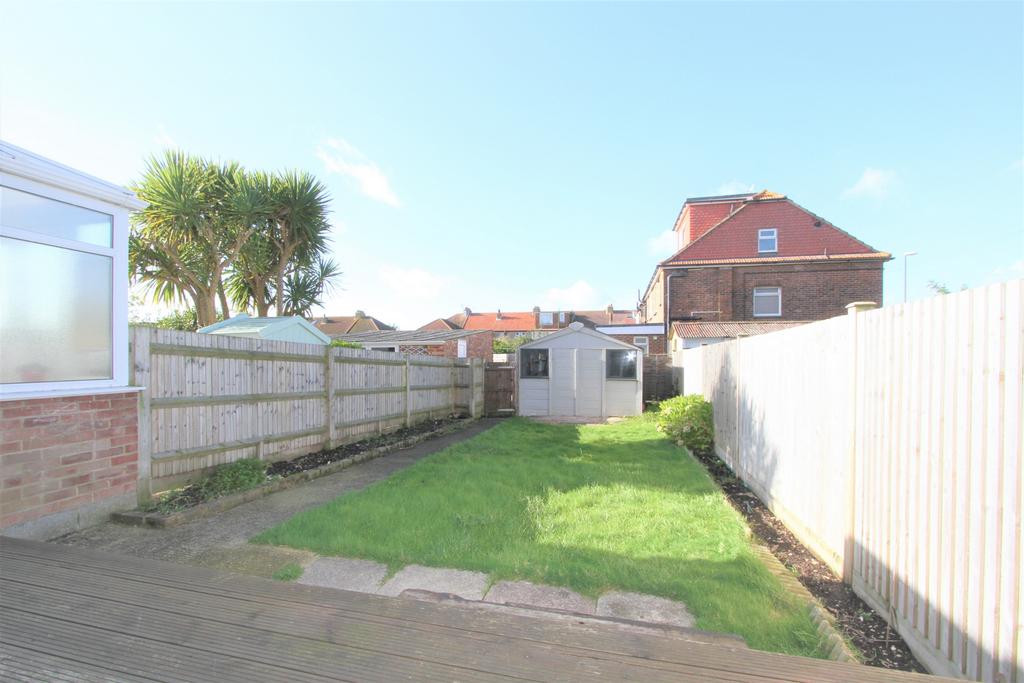 Adur Drive, Shoreham, BN43 4 bed house £1,650 pcm (£381 pw)