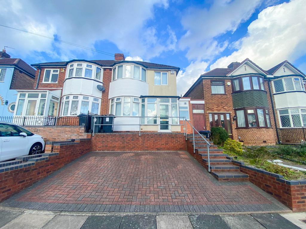 Mildenhall Road, Birmingham, B42 3 bed semidetached house £265,000