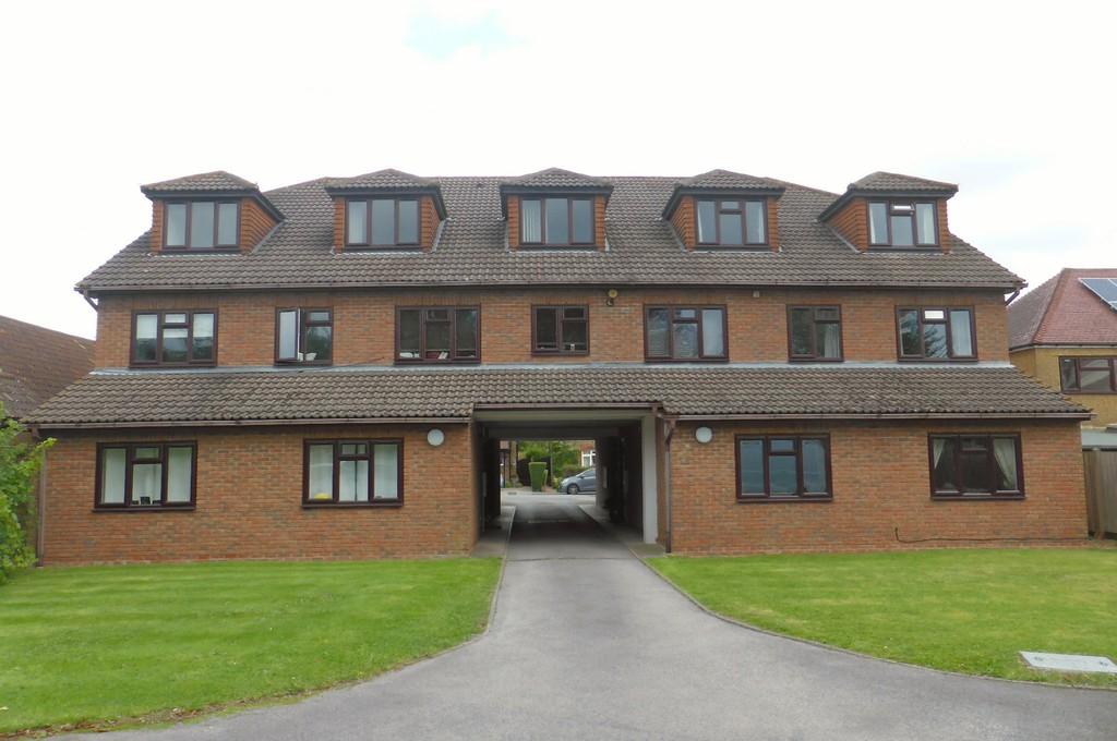 Albury Road, Merstham 2 bed apartment £1,000 pcm (£231 pw)