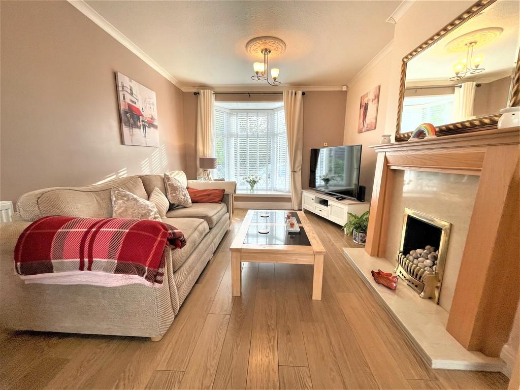 St. Catherines Drive, Bramley 2 bed semidetached house £194,999