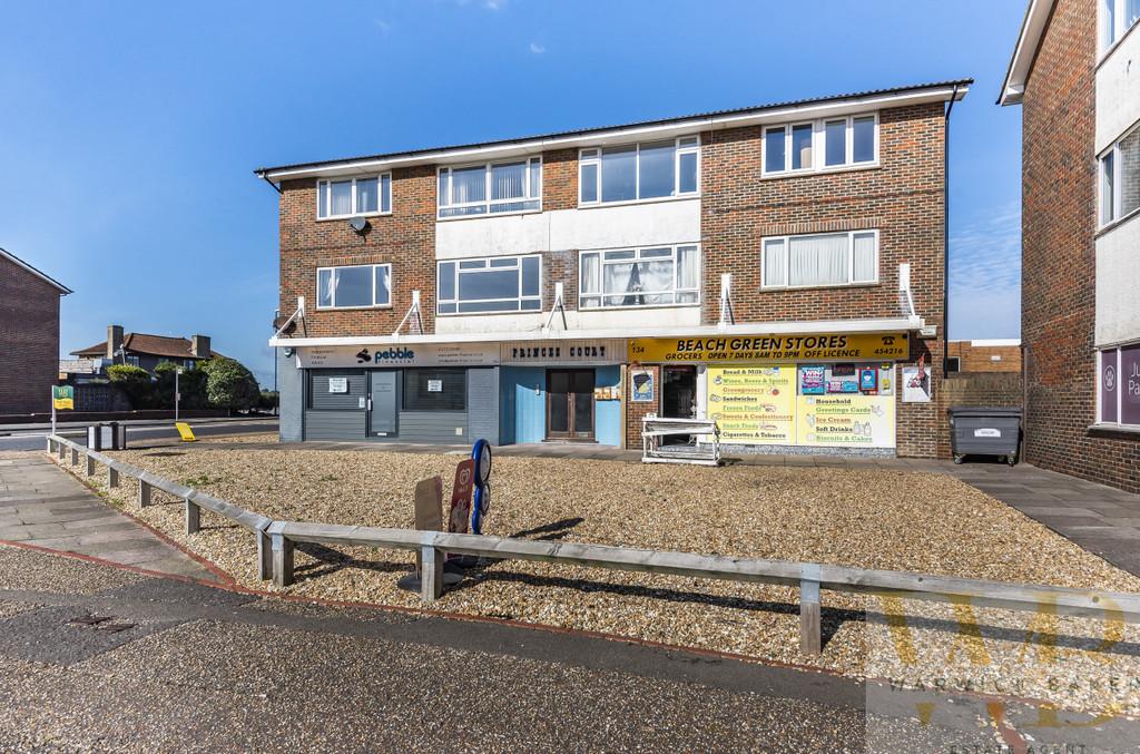 Beach Green, ShorehambySea 2 bed flat £1,300 pcm (£300 pw)