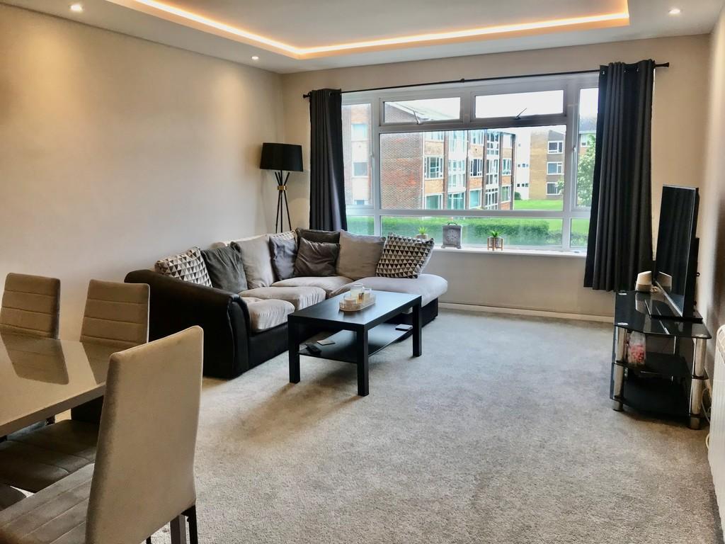 Beach Green, ShorehambySea 2 bed flat £1,300 pcm (£300 pw)