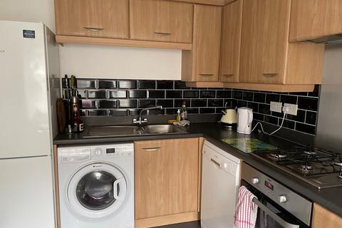 4 bedroom end of terrace house to rent, Kings Park, Birstall