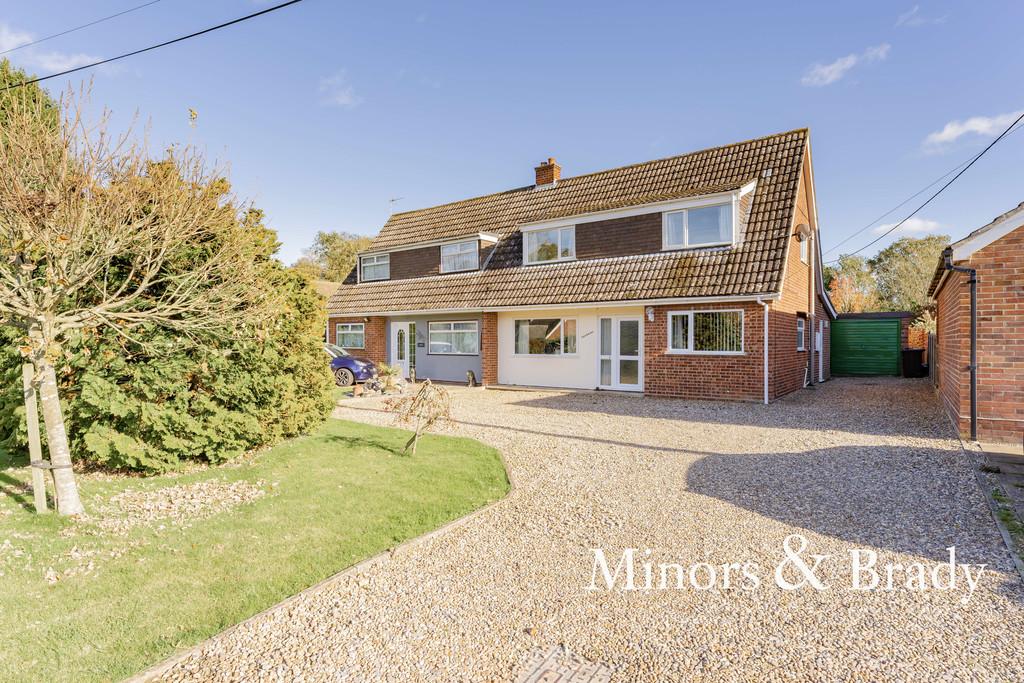 The Street, Colton 4 bed chalet £325,000