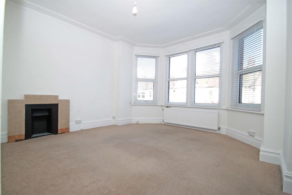 Princes Avenue, Finchley Central, N3 1 bed apartment £1,040 pcm (£240 pw)