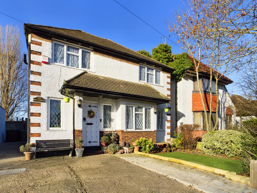 The Fairway, Ruislip 4 bed detached house - £800,000