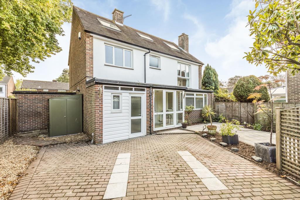 Moreton Road, Bosham 5 bed detached house £2,750 pcm (£635 pw)