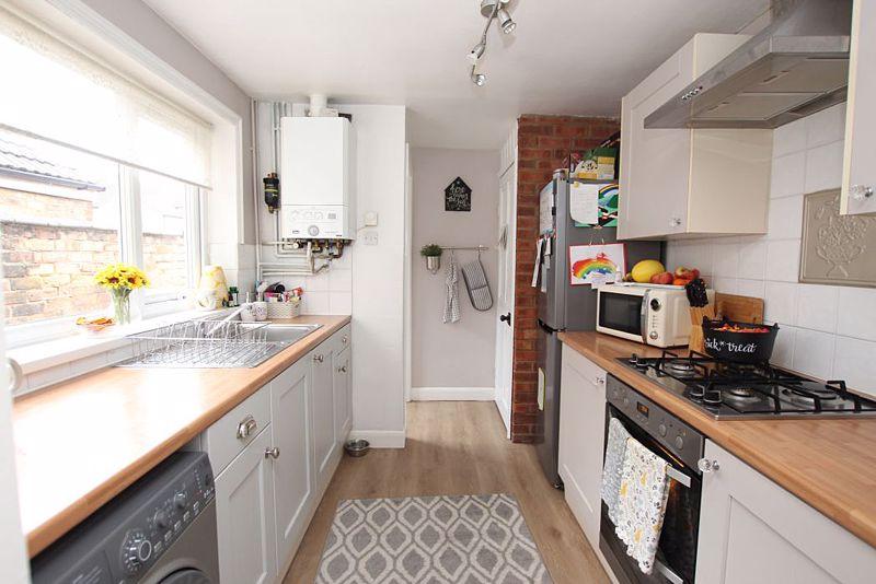 Kitchen photo 1