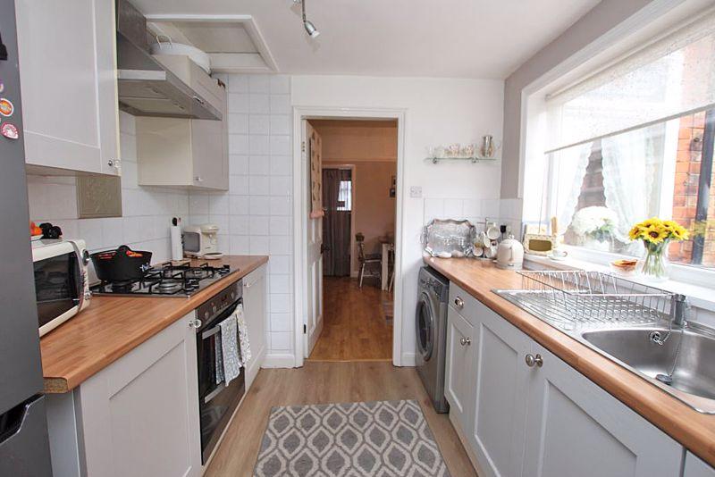 Kitchen photo 2