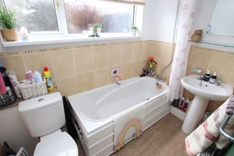 102 Fairmont Road, Grimsby, DN32 8DX