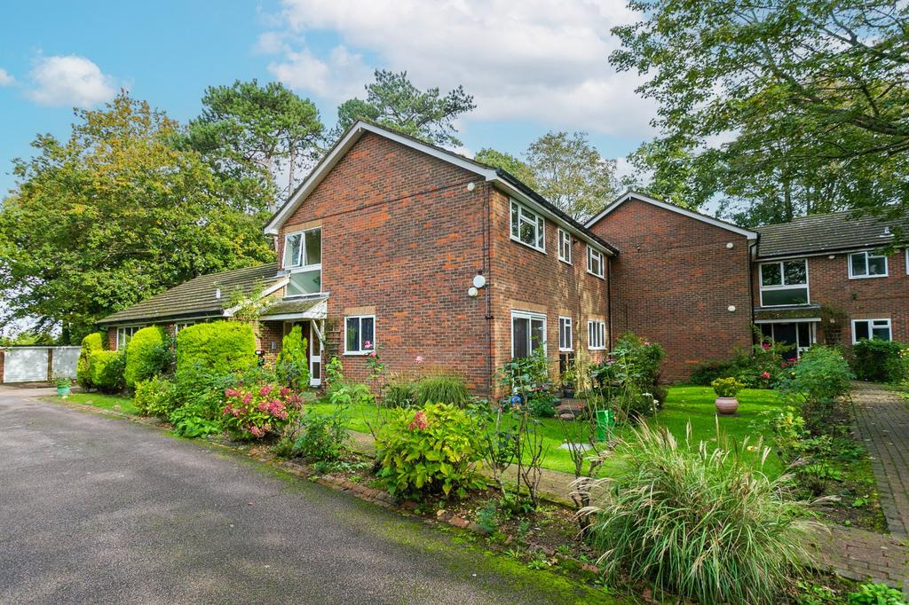 Pinewood Lodge, The Rutts, Bushey... 1 bed apartment £250,000