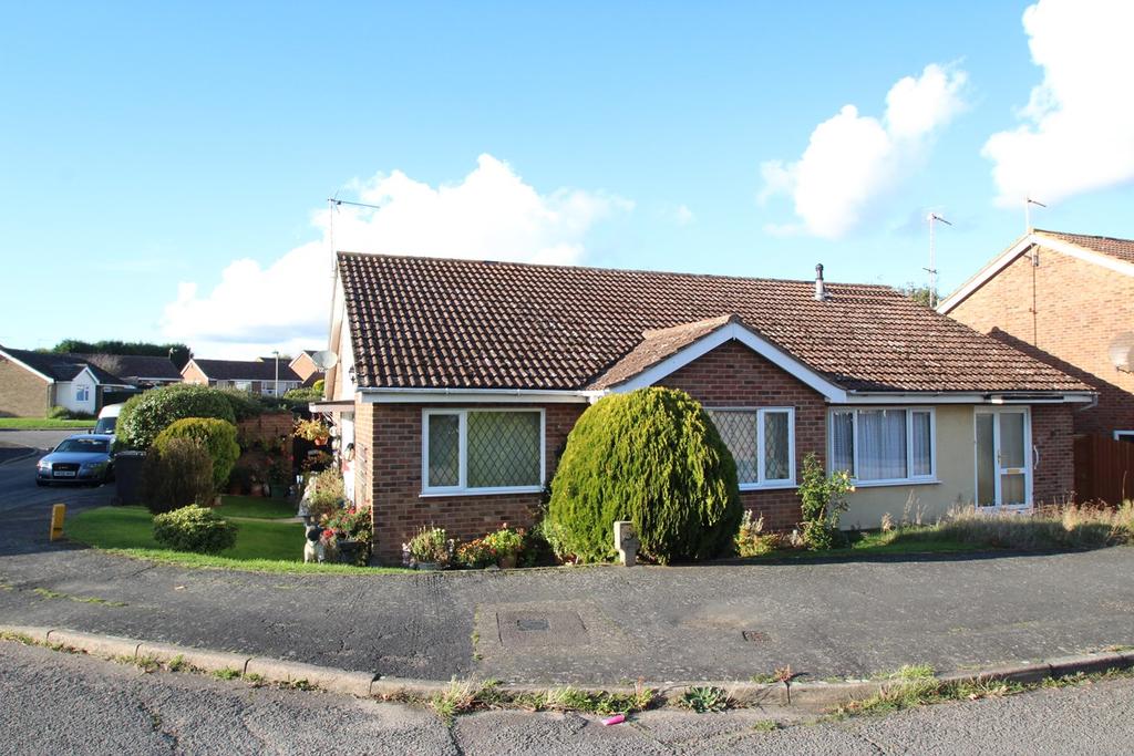 Holst Mead, Stowmarket, IP14 2 bed semidetached bungalow £230,000