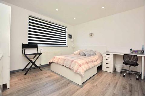 7 Alderton Place, Leeds, LS17 5LL