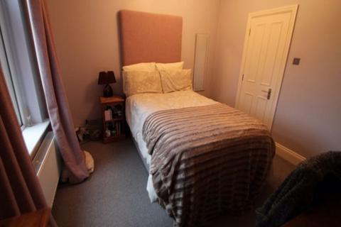 4 bedroom house to rent, Regent Park Avenue, Leeds