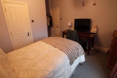 4 bedroom house to rent, Regent Park Avenue, Leeds