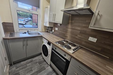 2 bedroom house to rent, Thornville Street, Leeds