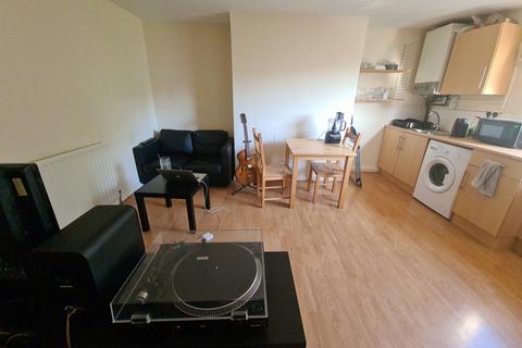 1 bedroom house to rent, Midland Road, Leeds